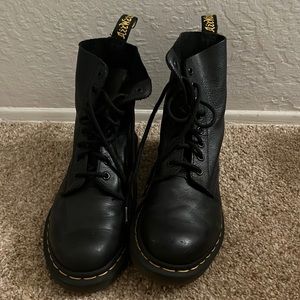 GREAT CONDITION DR MARTEN BOOTS